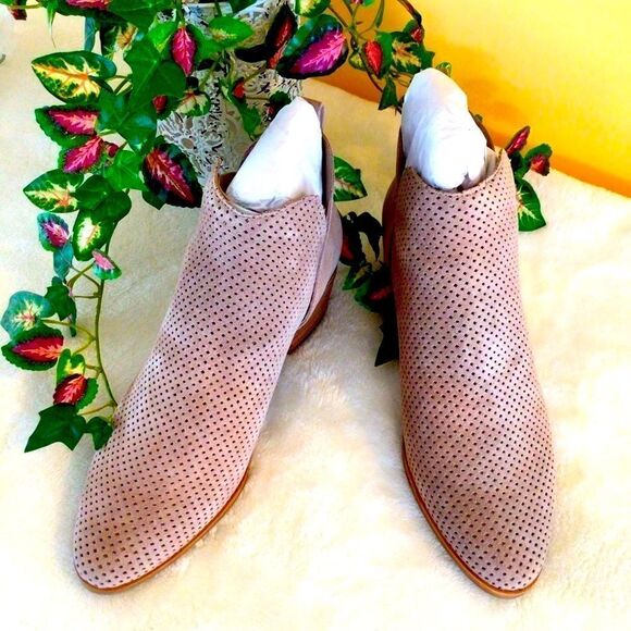 DOLCE VITA STACKED HEEL ALMOND SUEDE BOOTS 9.5 NWT - Picture 4 of 14